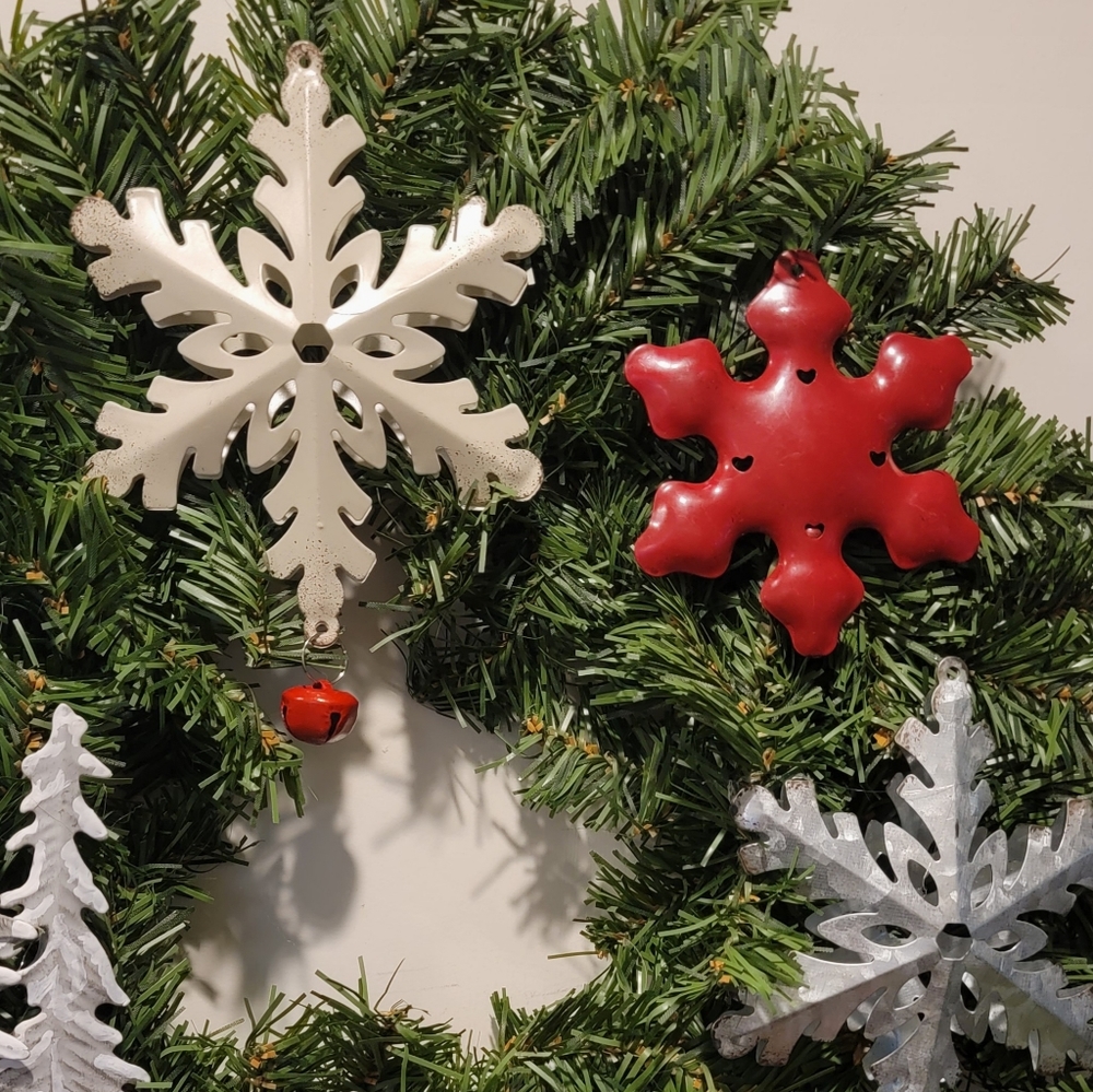 Winter Chevy Wreath Tin Trees Snowflake - Picture 2 of 5